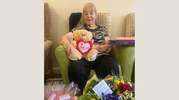 Mothering Sunday celebrations at Luton care home